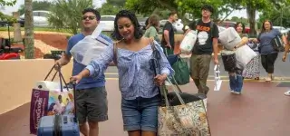 web-featured-incoming-students-move-in